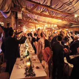 entrée en salle tour de table Mariage sur mesure en trée en salle
